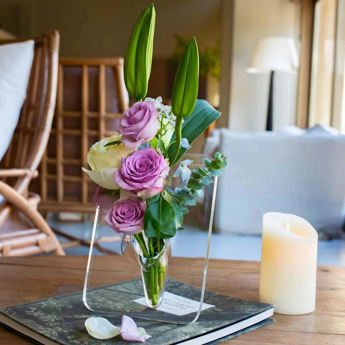 مزهرية أكريليك بشكل كتاب – تصميم عصري بإطار شفاف معلّق